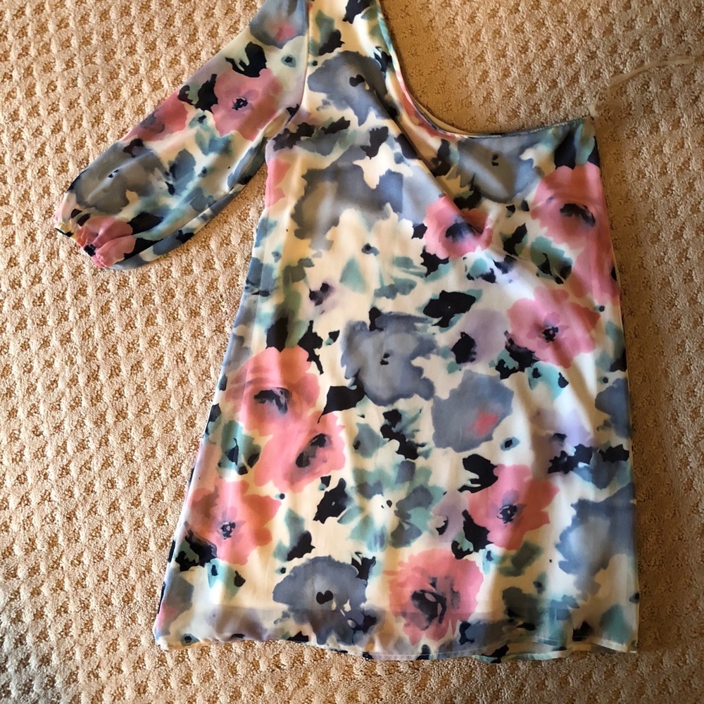 One shoulder dress